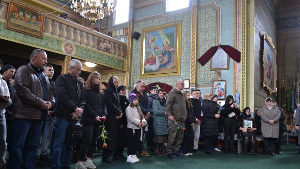 На Франківщині рідним полеглих воїнів вручили посмертні нагороди