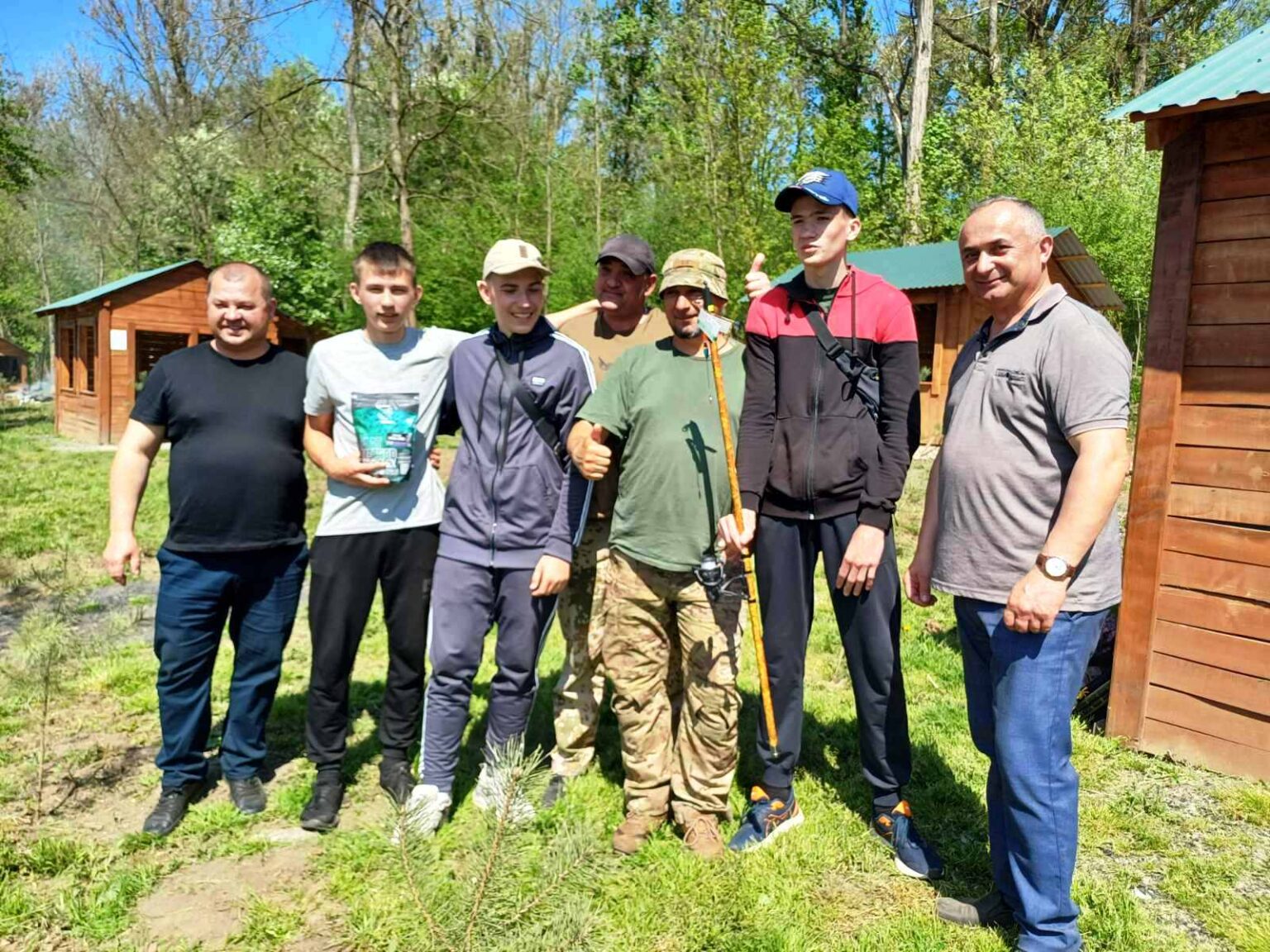 На Тлумацькому озері організували спортивну рибалку для військових та родин захисників