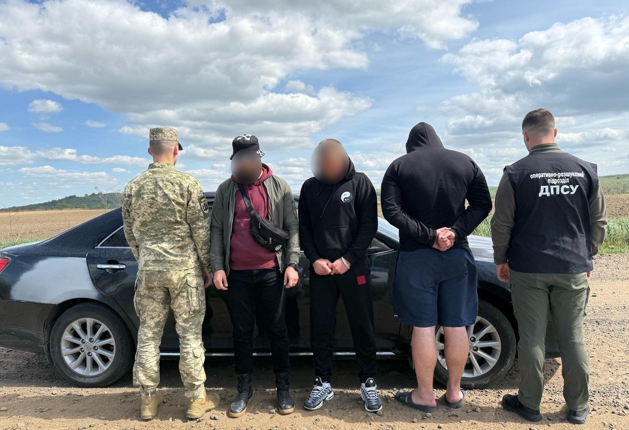 Прикарпатця та львів'янина затримали чернівецькі прикордонники при спробі незаконно перетнути кордон
