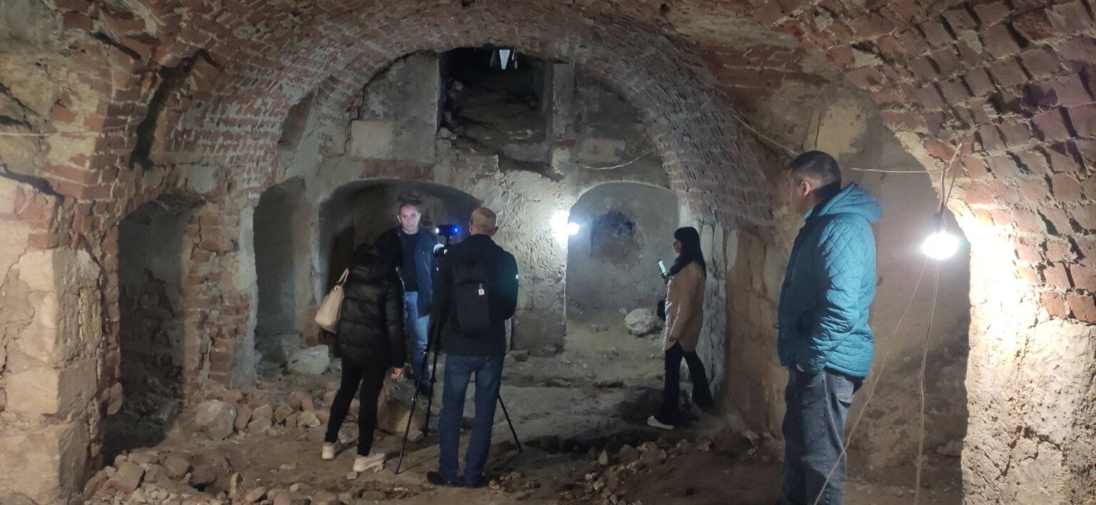 Приховане 300 років: В Галицькому замку відкрили підземелля В'їзної вежі ФОТО/ВІДЕО