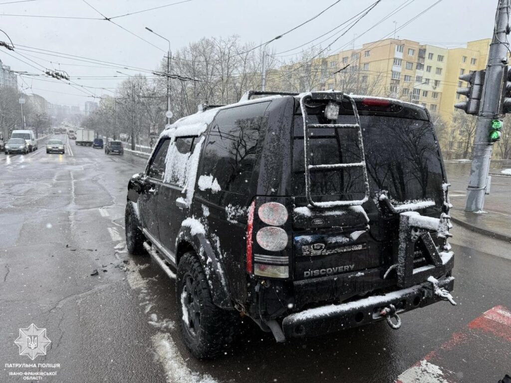 Франківські патрульні втановили водія, котрий вчинив ДТП на Калуському шосе та втік