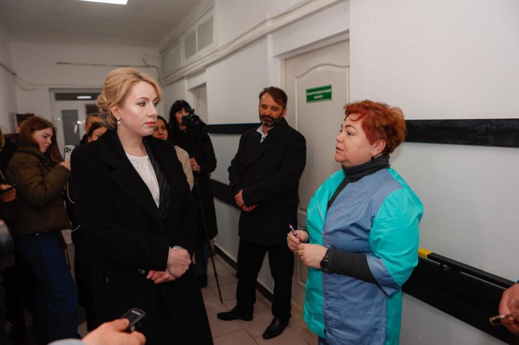 В Яремчанській лікарні працює медикиня з Маріуполя, яка пережила бомбардування драмтеатру