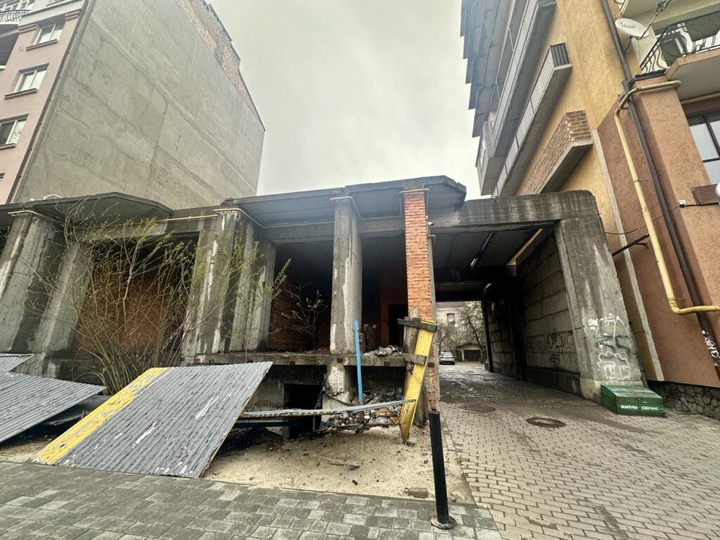 У Франківську через шахраїв-забудовників люди вже 18 років борються за власні квартири. ФОТО