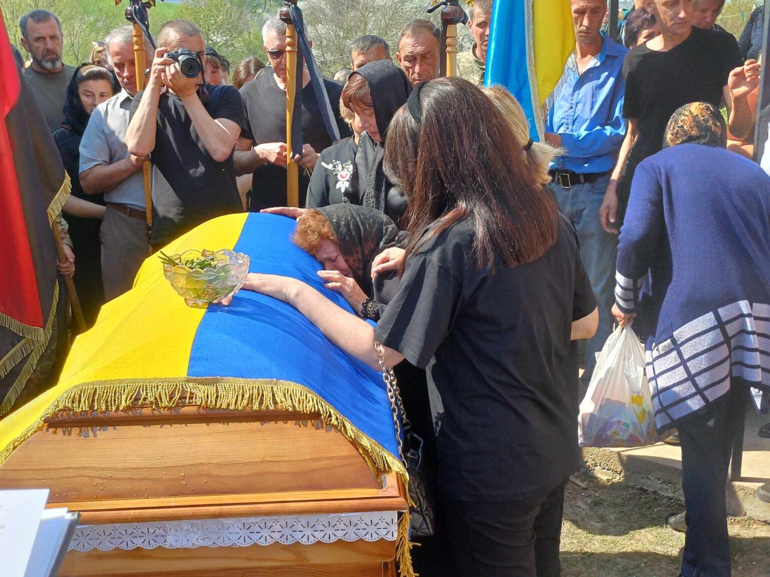 На Івано-Франківщині попрощались із полеглим Героєм Романом Гудимою. ФОТОРЕПОРТАЖ