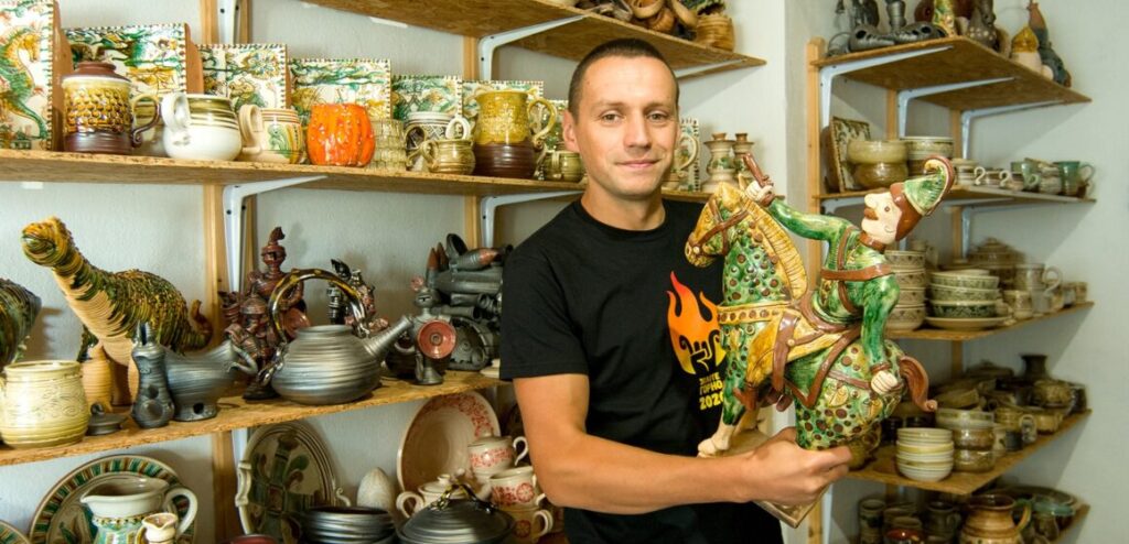 Талант, помножений на драйв і харизму: історія косівського кераміста-новатора Сергія Дутки