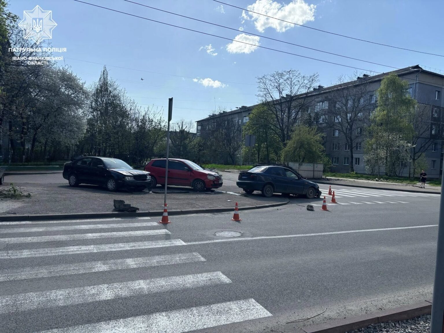 Дорожня аварія на перехресті з автомобілями