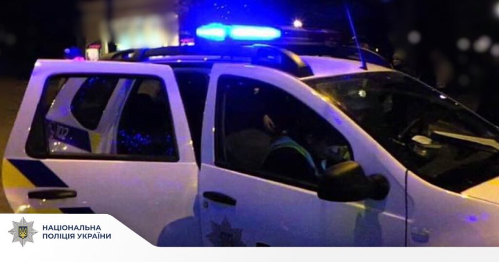 У Франківську захмелілий чоловік порізав ножем співчарочників. ФОТО