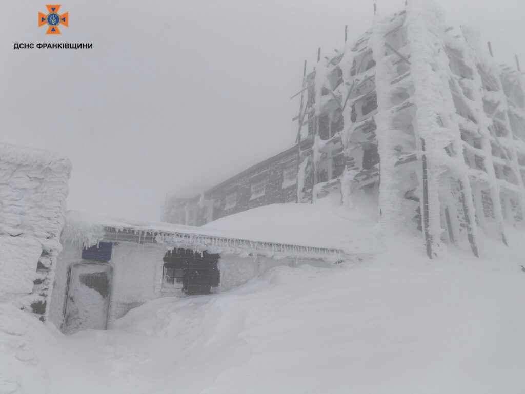 В Карпатах лютують хуртовини, а температура повітря опустилася до 17 градусів морозу