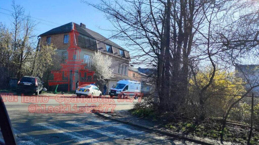 ДТП у Франківську: зіткнулись Mitsubishi та Honda. ФОТО