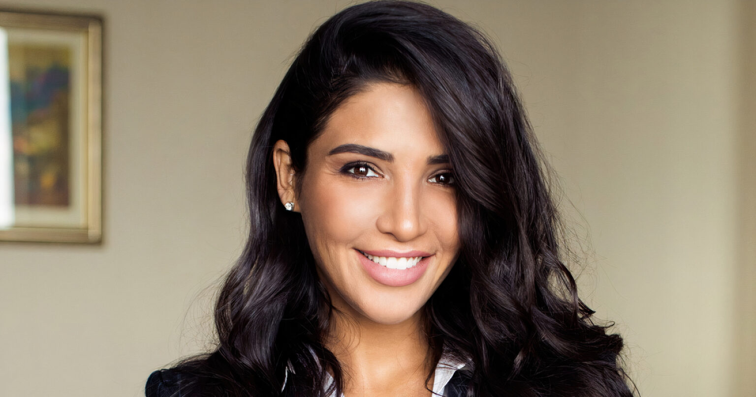 Люксові автівки, тир і пляж: Санта Дімопулос показала свій відпочинок з сином в Дубаї