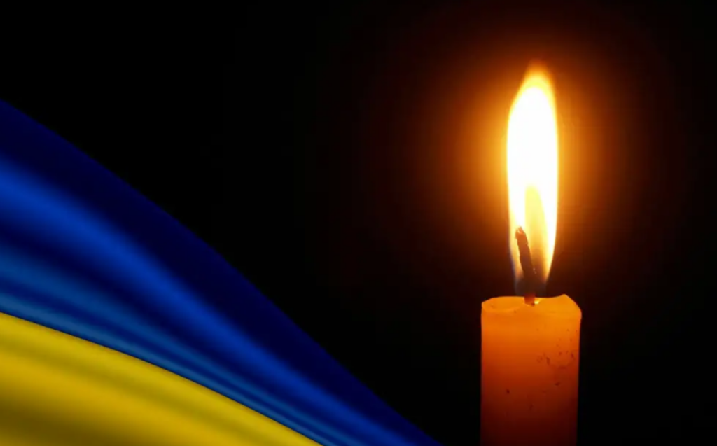 Свічка з прапором України, темне тло.