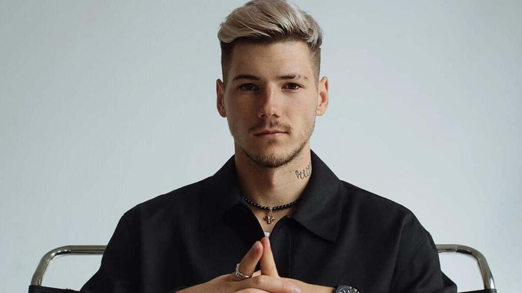 Скандального блогера-утікача Волошина пограбували в Польщі