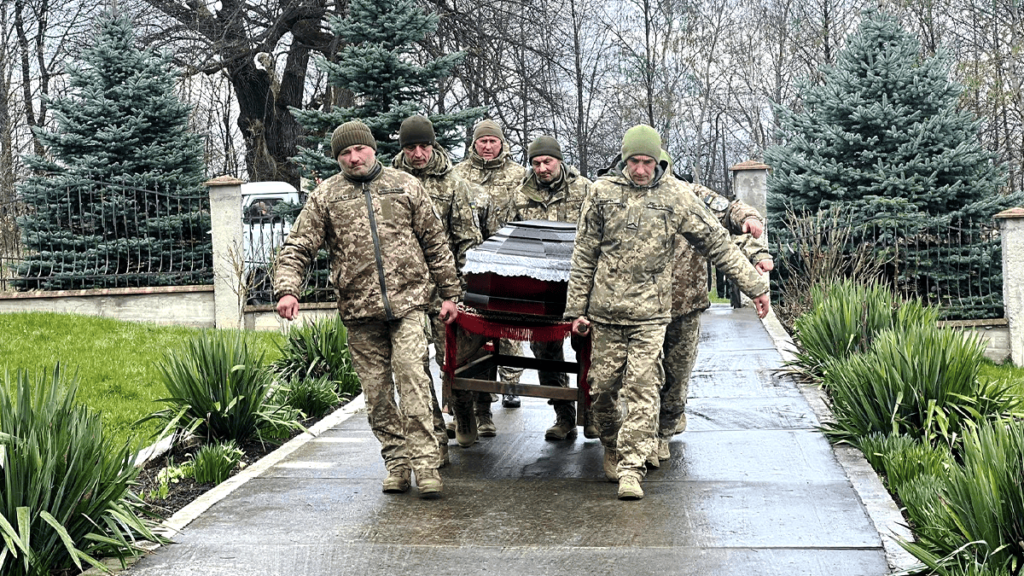 На Коломийщині провели в останню путь воїна Василя Заяця. ФОТО