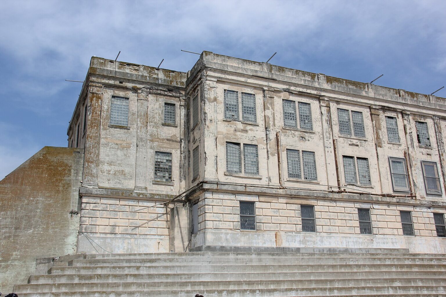 Трамп відновлює Алькатрас: що варто знати про найсуворішу в'язницю в США