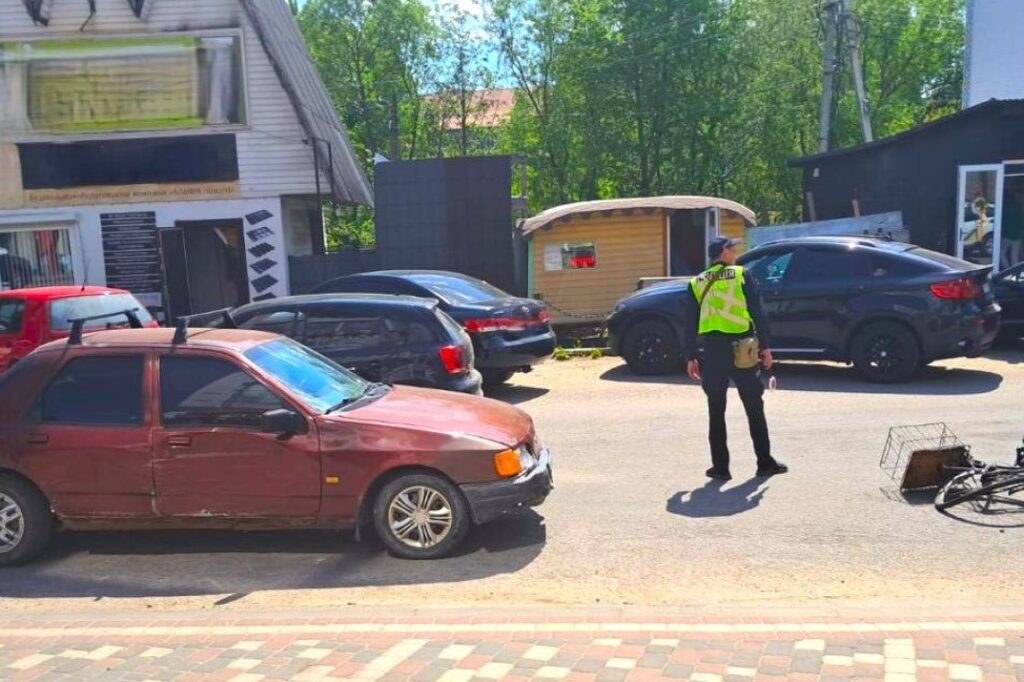 На Франківщині водій легковика на смерть збив велосипедиста. ФОТО
