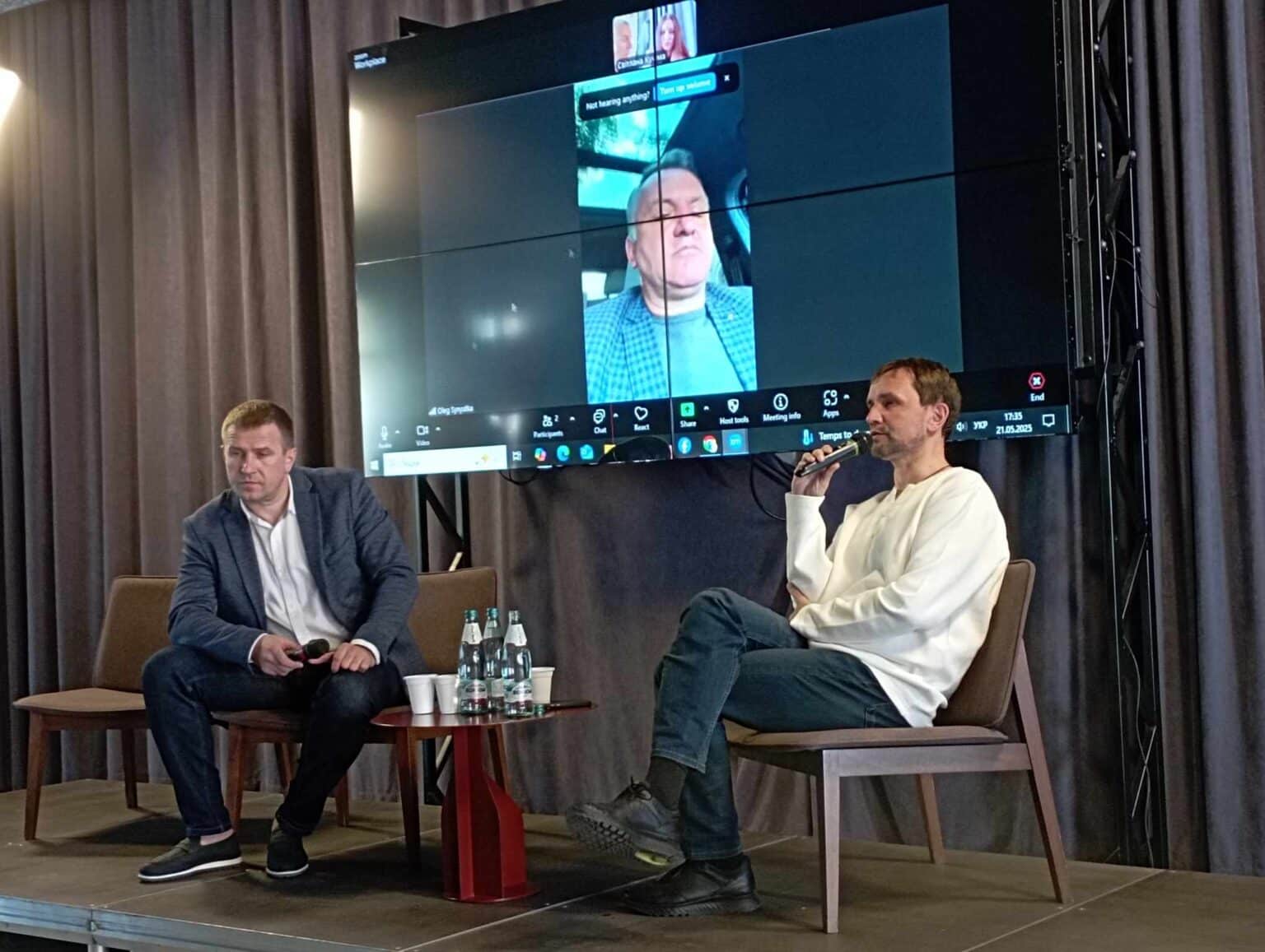 У Івано-Франківську дискутували про війну з перспективи історії