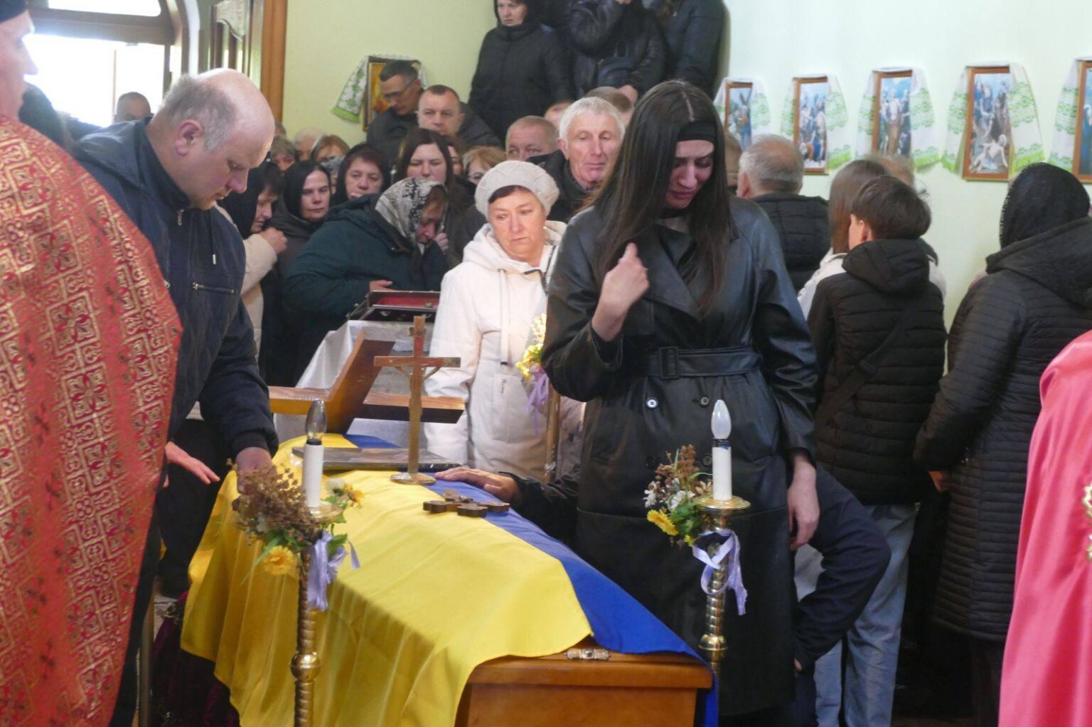 В рідному селі Тужилів поховали полеглого прикарпатця Богдана Коника ФОТО