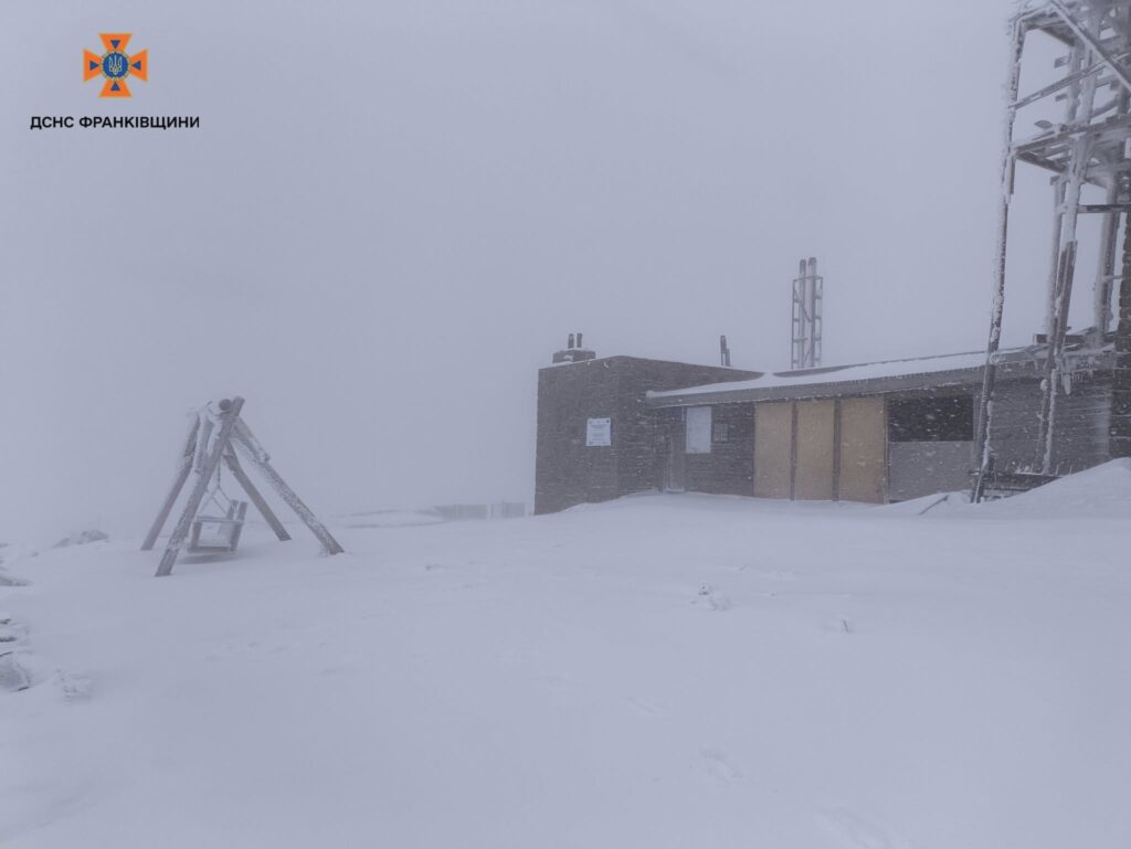 В Карпатах досі падає сніг ФОТО