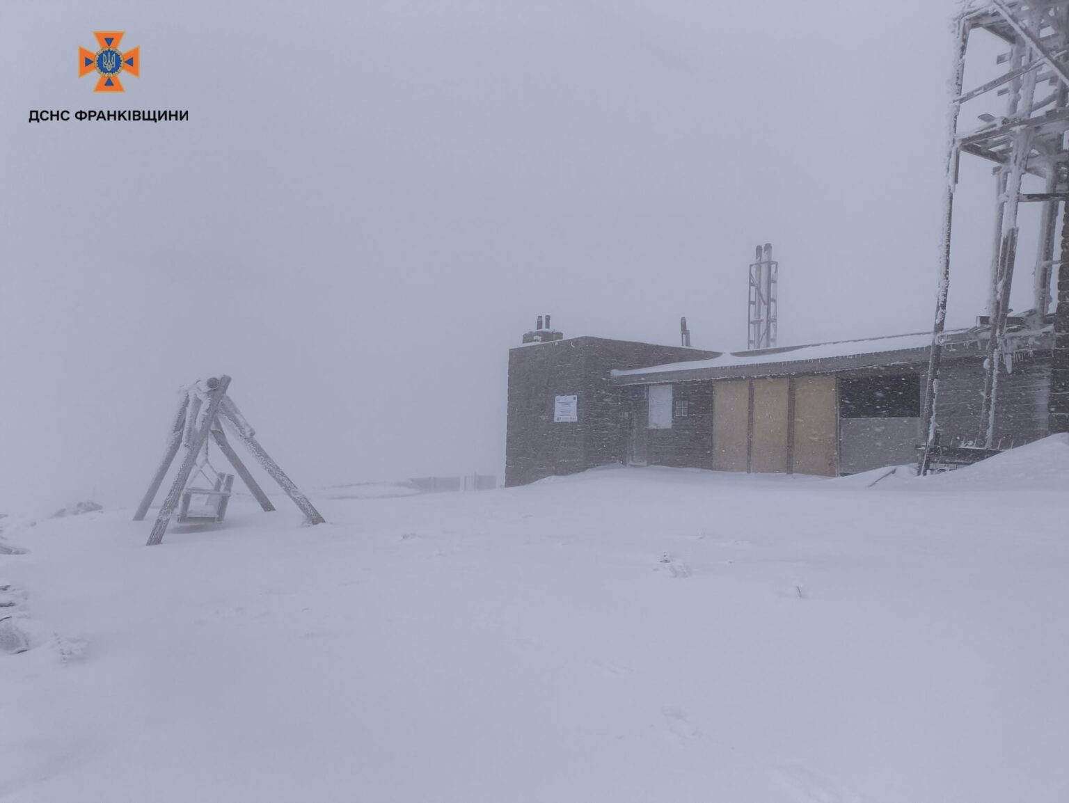 В Карпатах досі падає сніг ФОТО