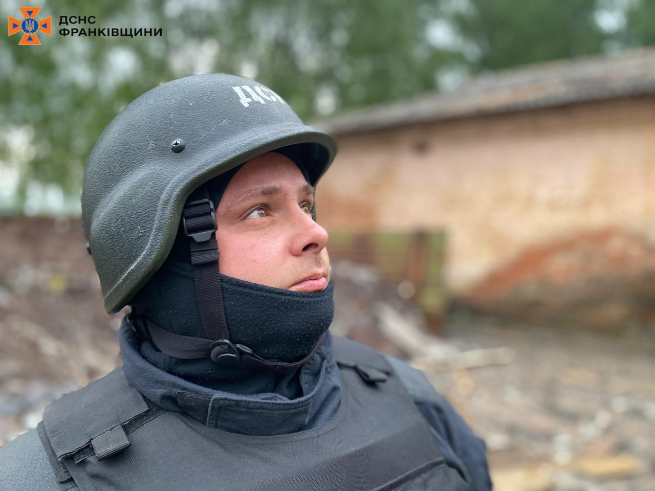 Прикарпатські вогнеборці ліквідували пожежу, яка виникла внаслідок ударів ворожих шахедів ФОТО