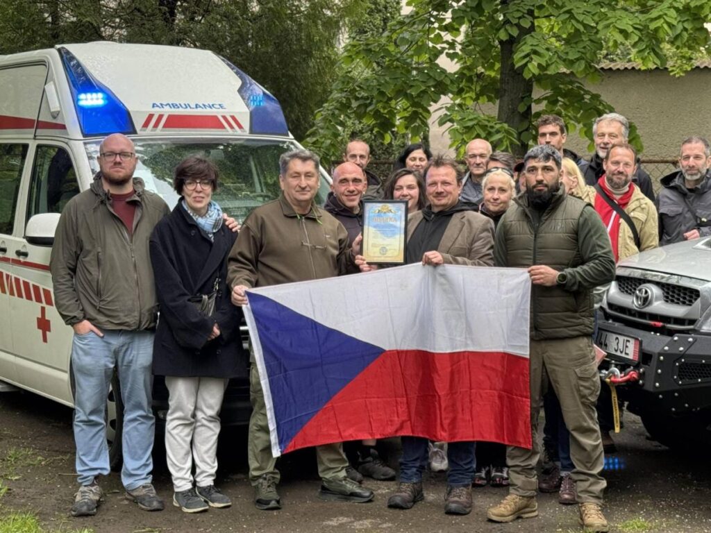 ЦМКЛ Івано-Франківська отримала від іноземних партнерів «швидку» та обладнання на майже вісім мільйонів гривень