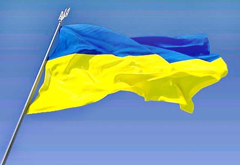 На Прикарпатті підняли один з найбільших державних стягів України. ВІДЕО