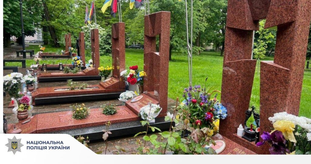 В Івано-Франківську вшанували правоохоронців, які загинули під Слов’янськом. ФОТО