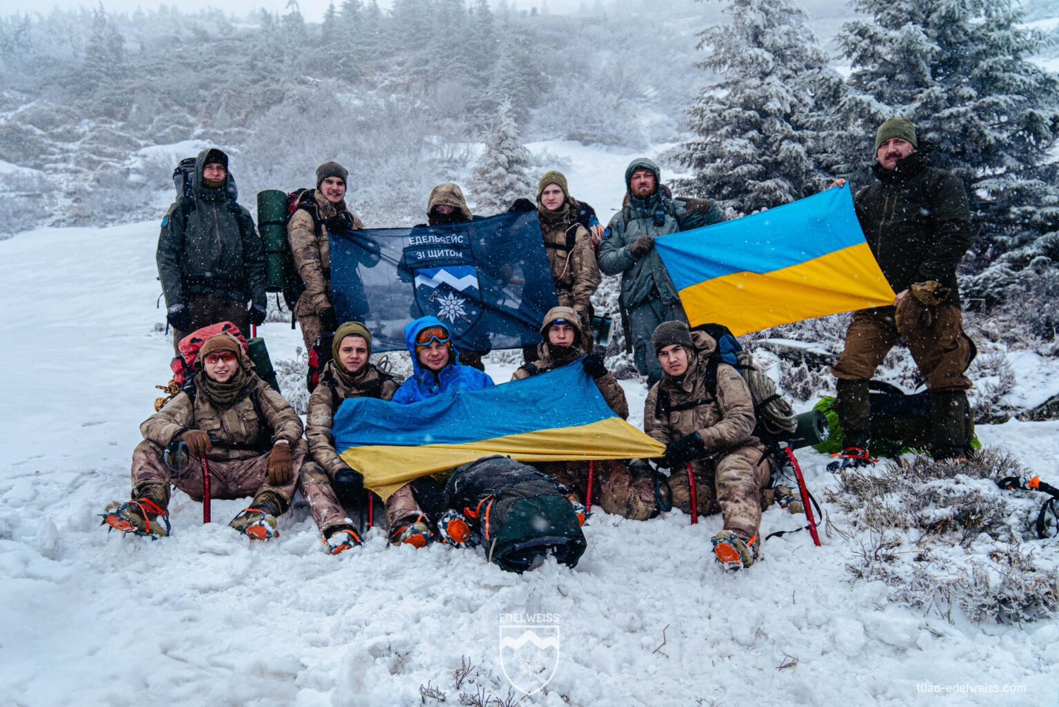 Прикарпатські "едельвейси" разом із Дмитром Комаровим здійснили сходження у засніжені Карпати