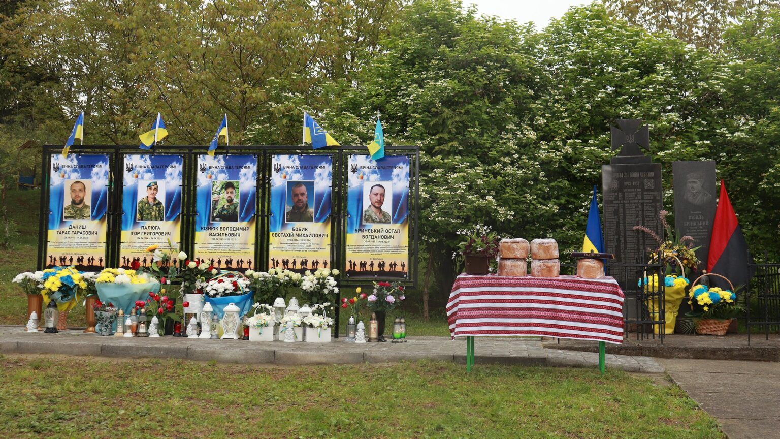 У селі Долина відкрили Алею слави та вшанували 80 років з дня загибелі полковника УПА Василя Бринського