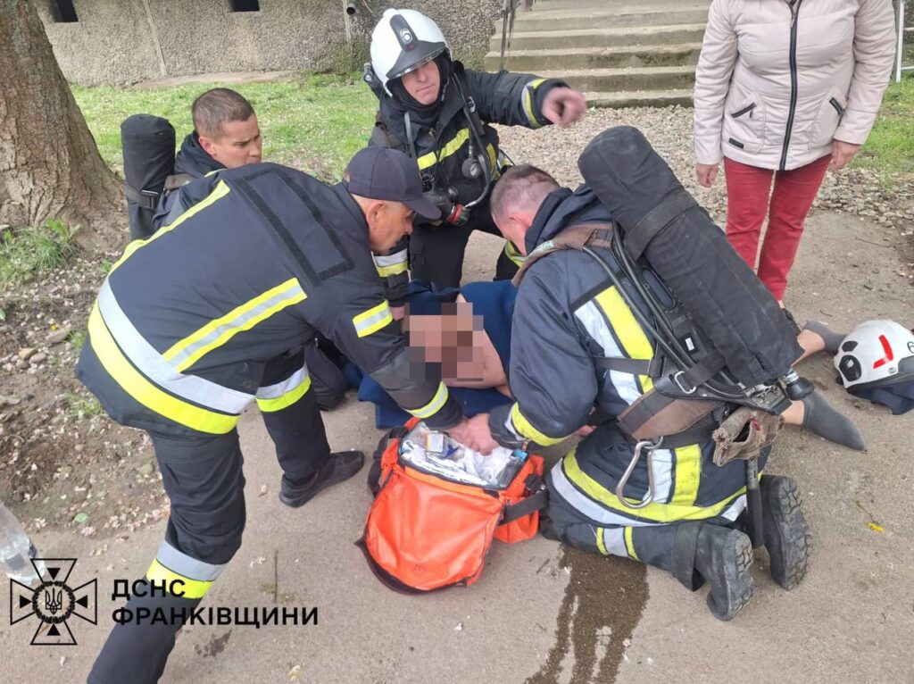 На Прикарпатті із задимлених квартир врятували двох людей. ФОТО