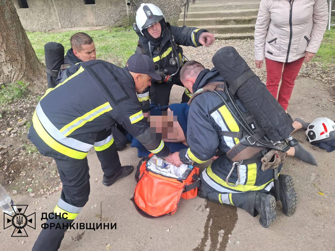 На Прикарпатті із задимлених квартир врятували двох людей. ФОТО