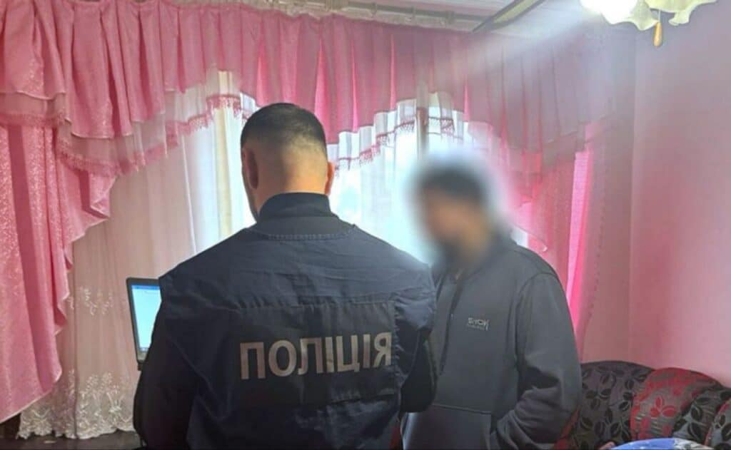 Обдурив шістьох прикарпатців на понад 74 тисячі гривень: шахраю повідомили про підозру