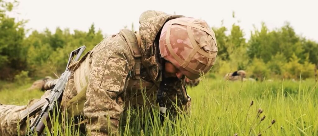 Крізь бруд, пил і перешкоди: як франківські нацгвардійці проходять бойове злагодження. ВІДЕО