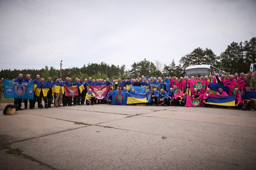 Додому з полону повертаються п’ятеро військових з Прикарпаття