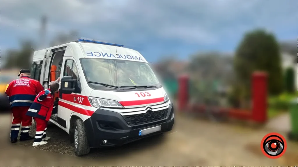 На Прикарпатті «швидка» збила дитину