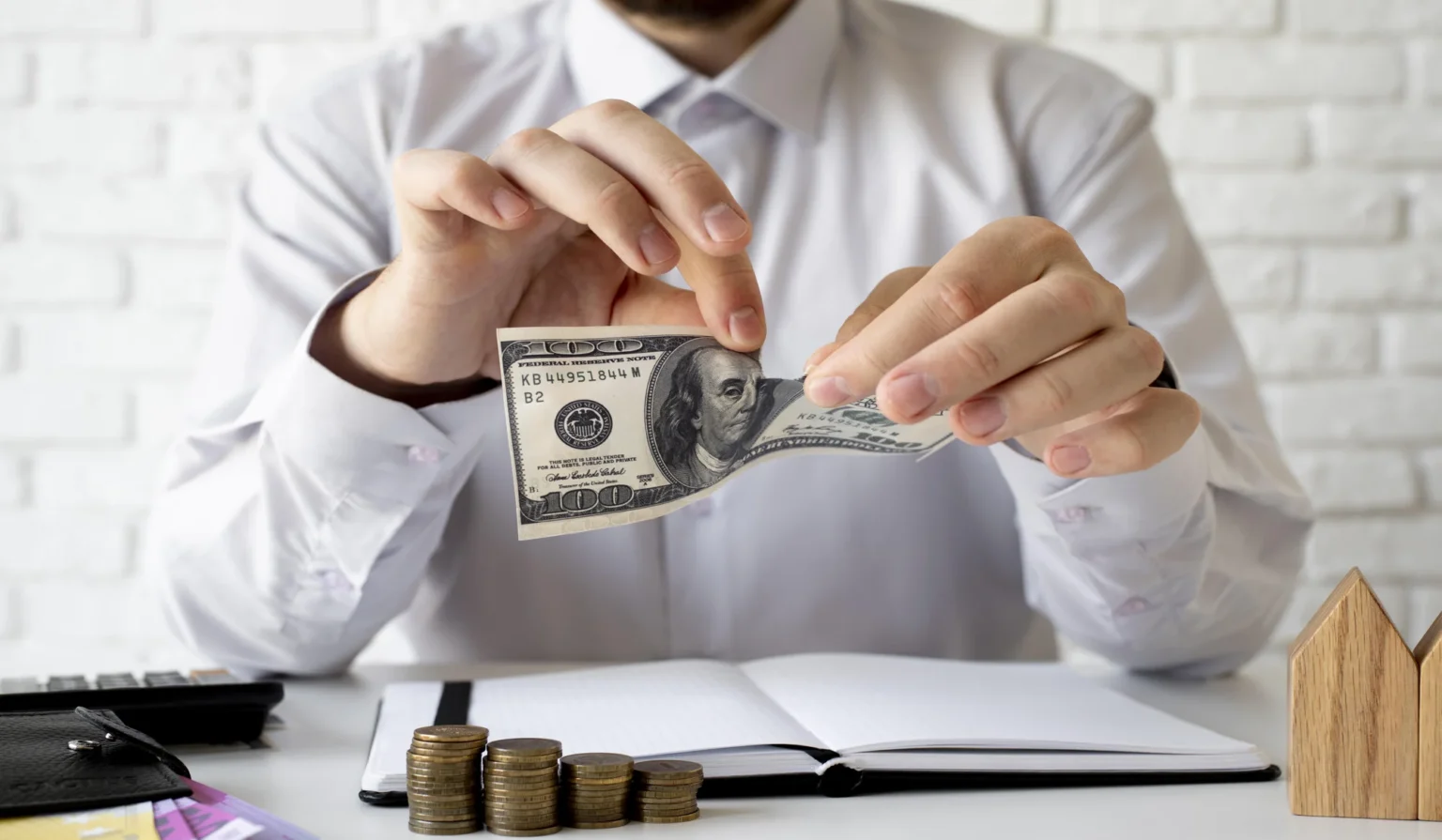 Україна розглядає відмову від долара як референсної валюти,- Reuters