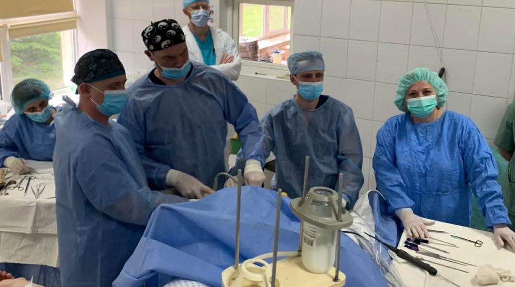 Медики Калуської лікарні вперше провели унікальну операцію