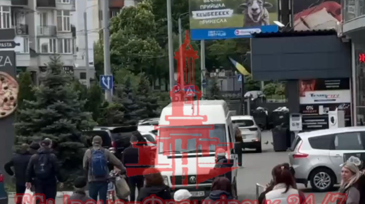 У Івано-Франківську бус переїхав жінку ВІДЕО