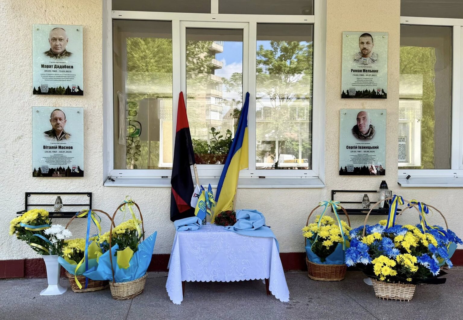 У Калуші відкрили пам’ятні дошки захисникам Сергію Іваницькому та Віталію Маснову