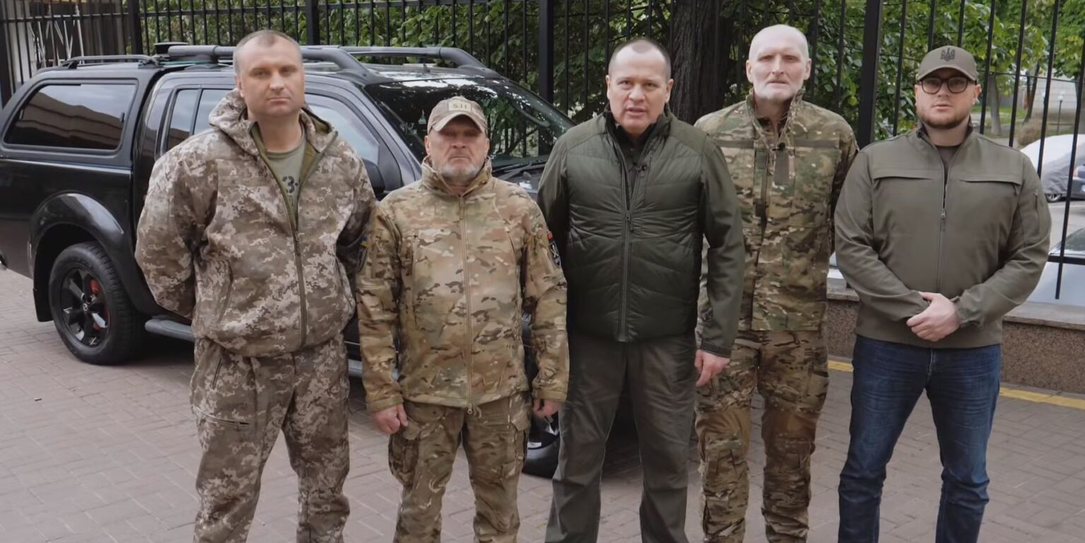 «Українська команда» передала позашляховик бійцям 101 бригади ТрО на Сумський напрямок. ВІДЕО