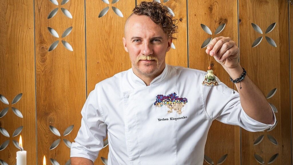 Відомий шеф-кухар і ресторатор Євген Клопотенко провів екскурсію своєю квартирою