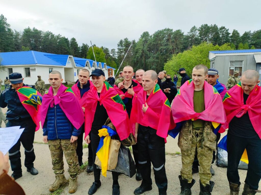 Україна повернула з російського полону 205 воїнів. ФОТОРЕПОРТАЖ
