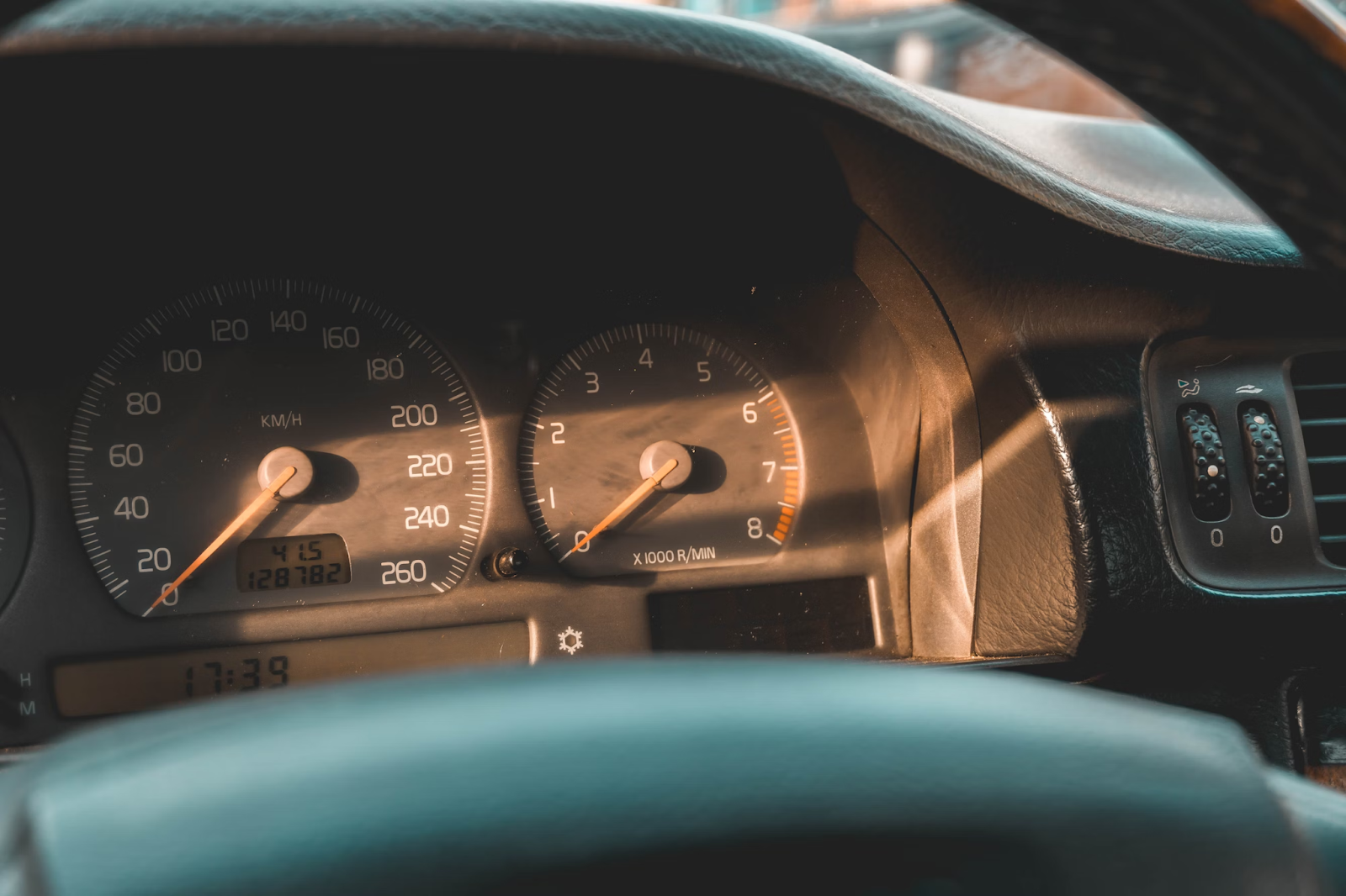 Чим VinCheck.com.ua відрізняється від Carfax і Autocheck: повне порівняння