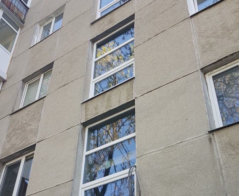 У Франківську працює програма безкоштовної заміни вікон у під’їздах