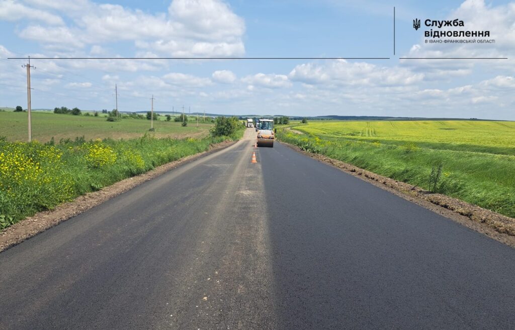На автошляхах Прикарпаття проводять поточні ремонтні роботи