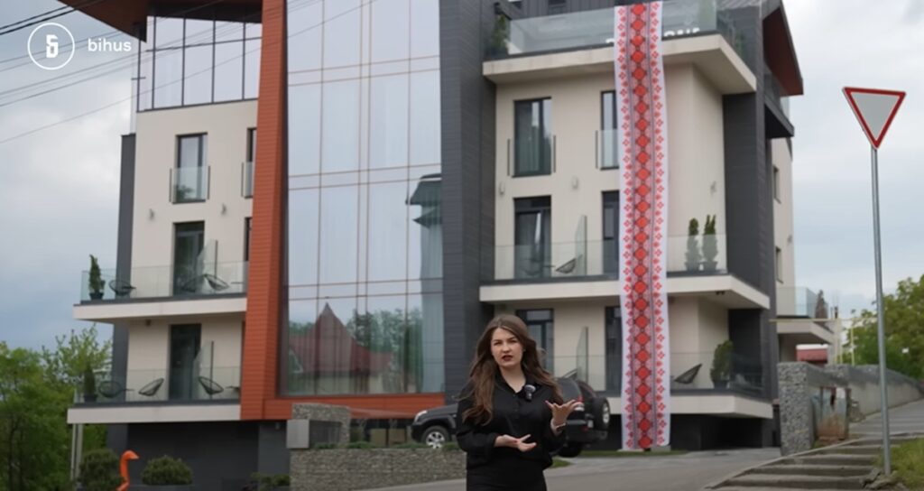 Розслідувачі показали розкішні готелі експравоохоронців в Буковелі