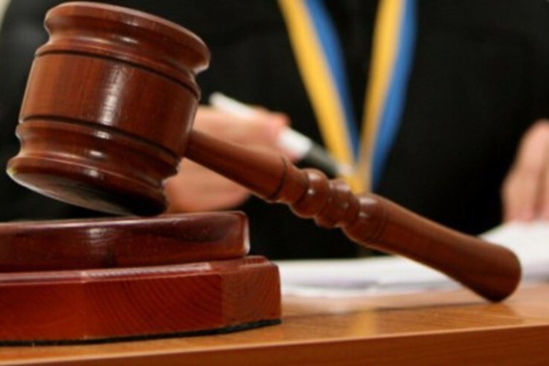 Двох прикарпатців оштрафували за спробу шахрайського переправлення військовозобов’язаного за кордон