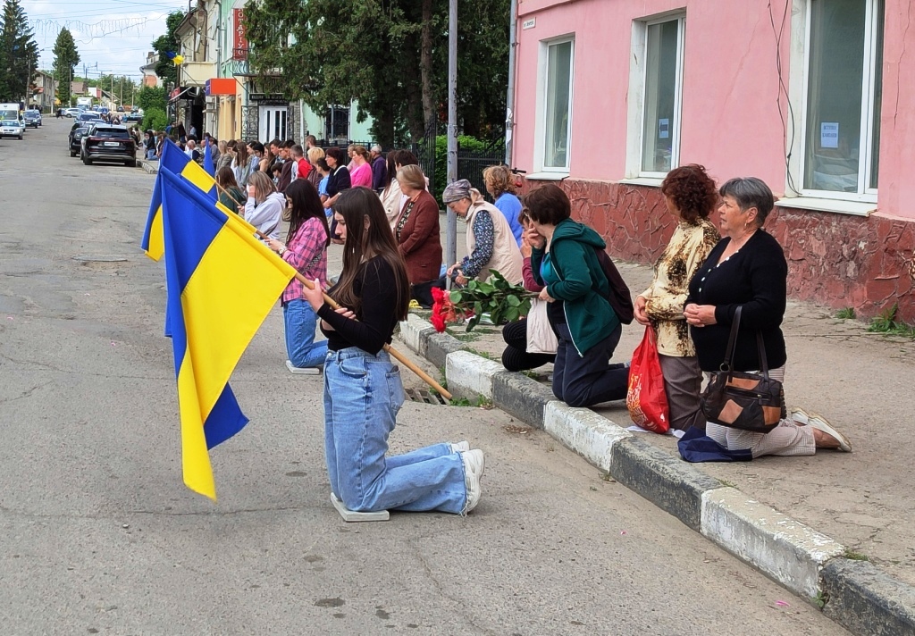 Сьогодні у Тлумачі прощатимуться із полеглим сержантом Миколою Телепчуком