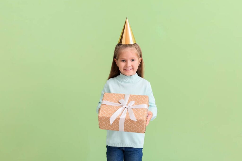 Что подарить на день рождения девочке 4 лет: подборка удачных вариантов