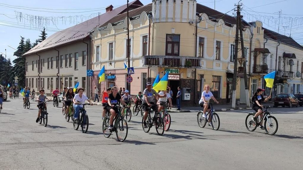 У Тлумачі на Франківщині відбувся велопробіг на честь полеглих бійців